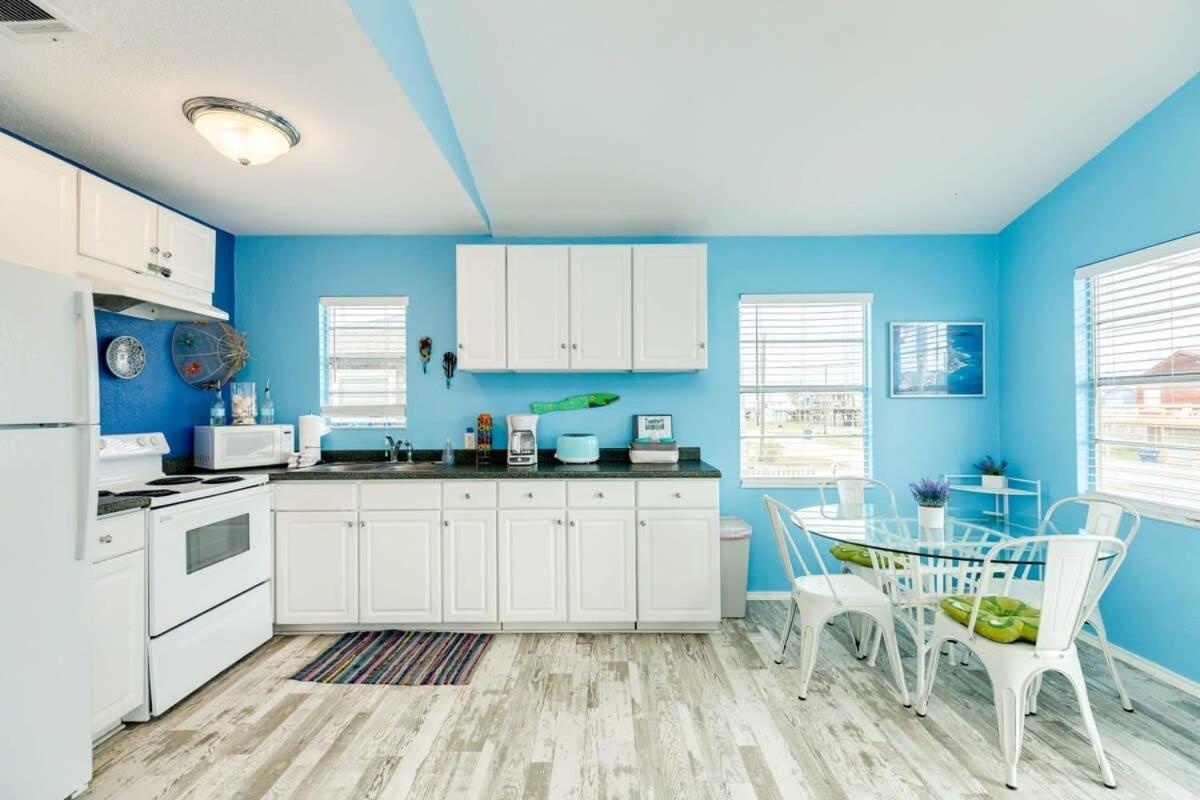 Fun In The Sun! Cozy Beach Pad, Gulf Views And Easy Access To The Sand! Surfside Beach Exterior foto